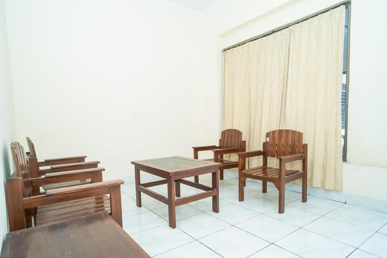 Отель Reddoorz Near Kampus 3 Uty Джокьякарта Экстерьер фото