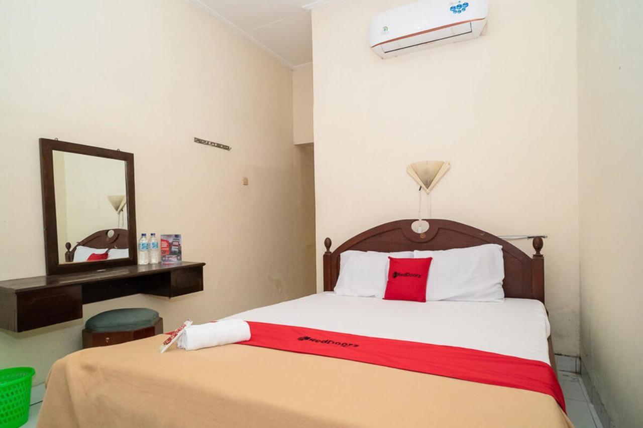 Отель Reddoorz Near Kampus 3 Uty Джокьякарта Экстерьер фото