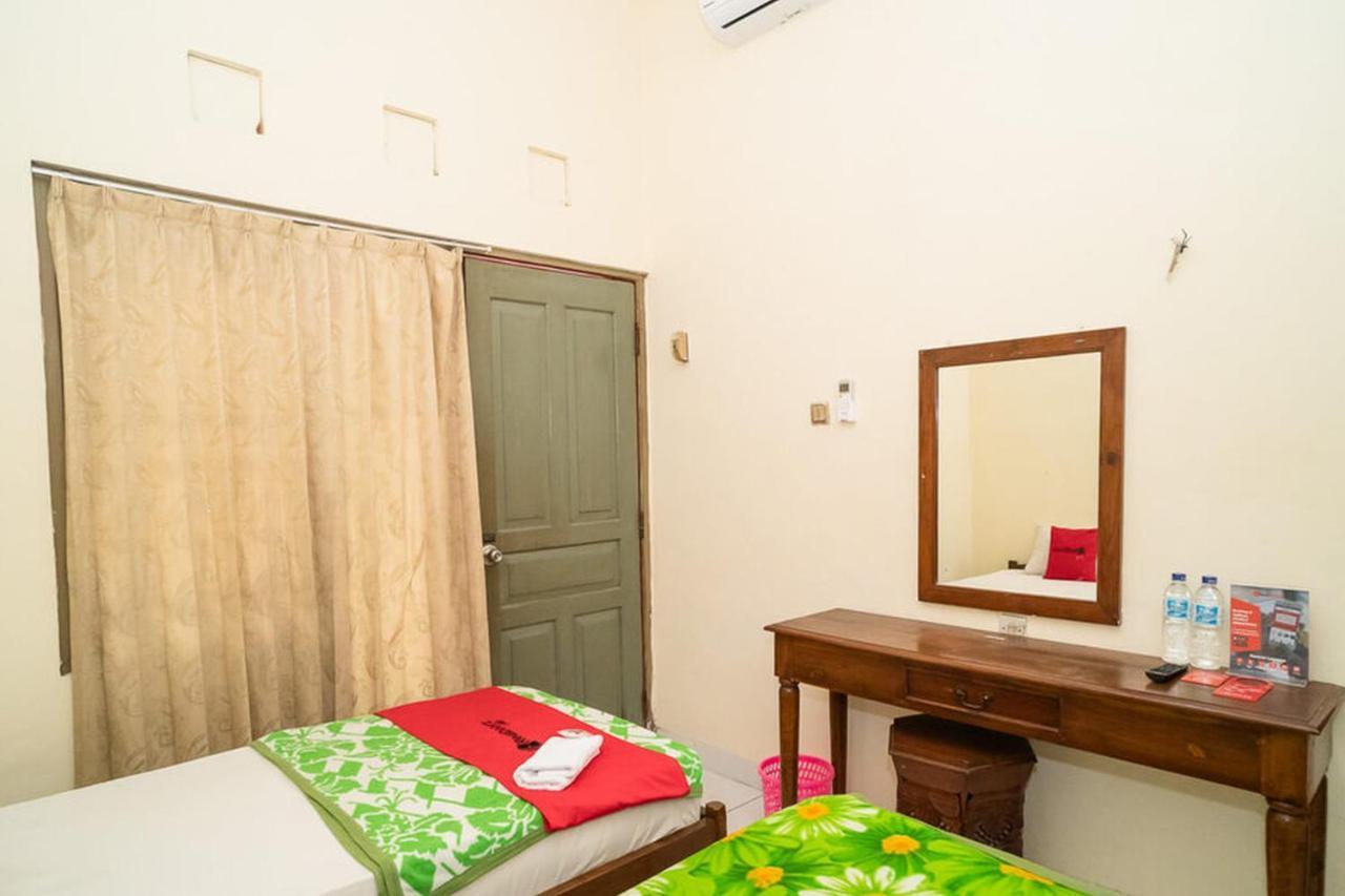 Отель Reddoorz Near Kampus 3 Uty Джокьякарта Экстерьер фото
