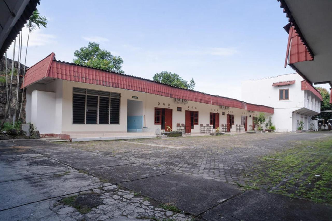 Отель Reddoorz Near Kampus 3 Uty Джокьякарта Экстерьер фото