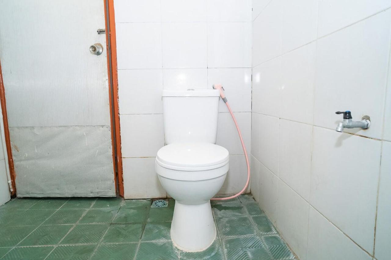 Отель Reddoorz Near Kampus 3 Uty Джокьякарта Экстерьер фото