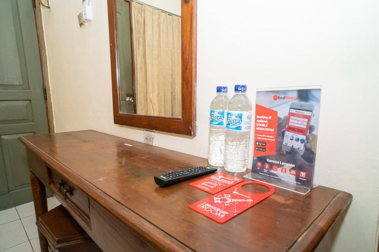 Отель Reddoorz Near Kampus 3 Uty Джокьякарта Экстерьер фото