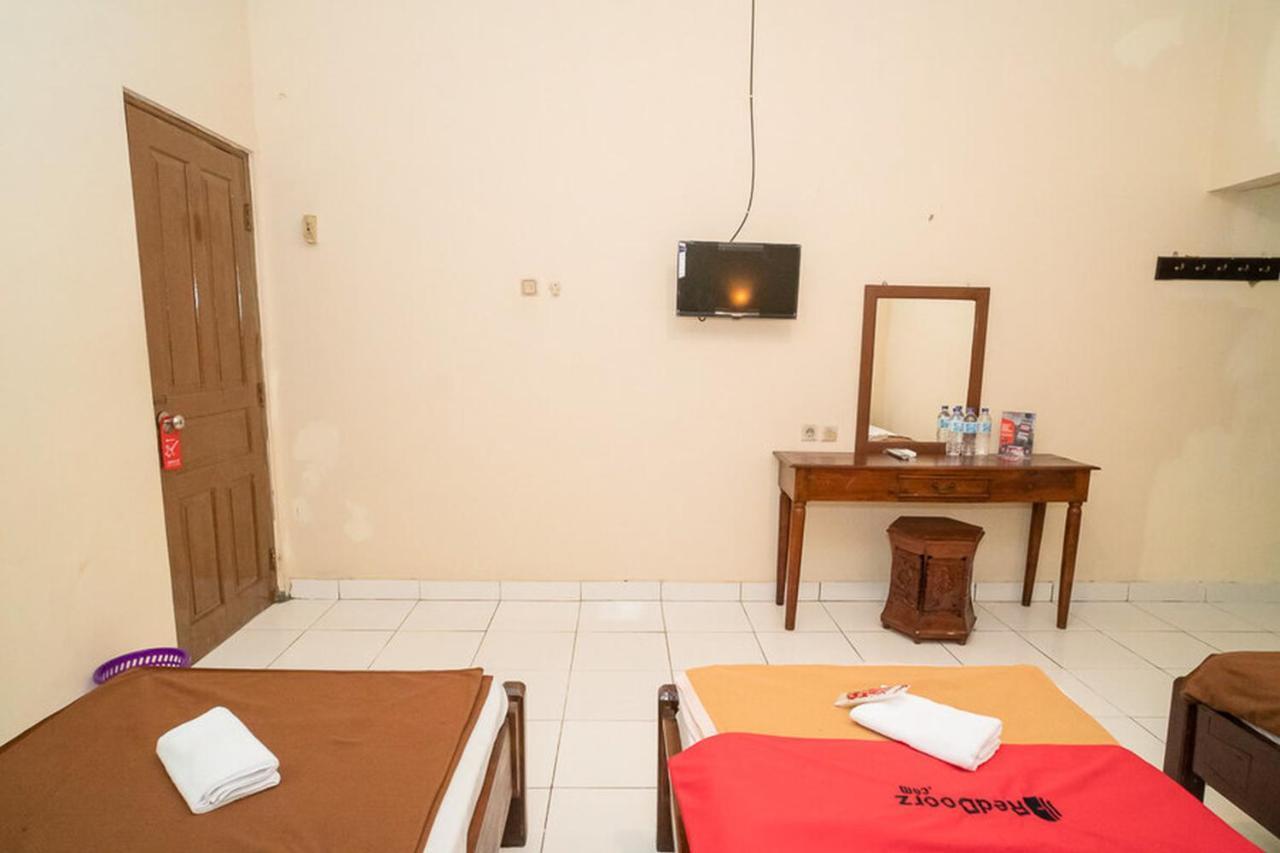Отель Reddoorz Near Kampus 3 Uty Джокьякарта Экстерьер фото