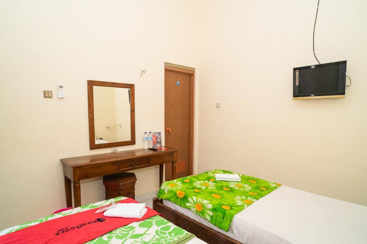 Отель Reddoorz Near Kampus 3 Uty Джокьякарта Экстерьер фото