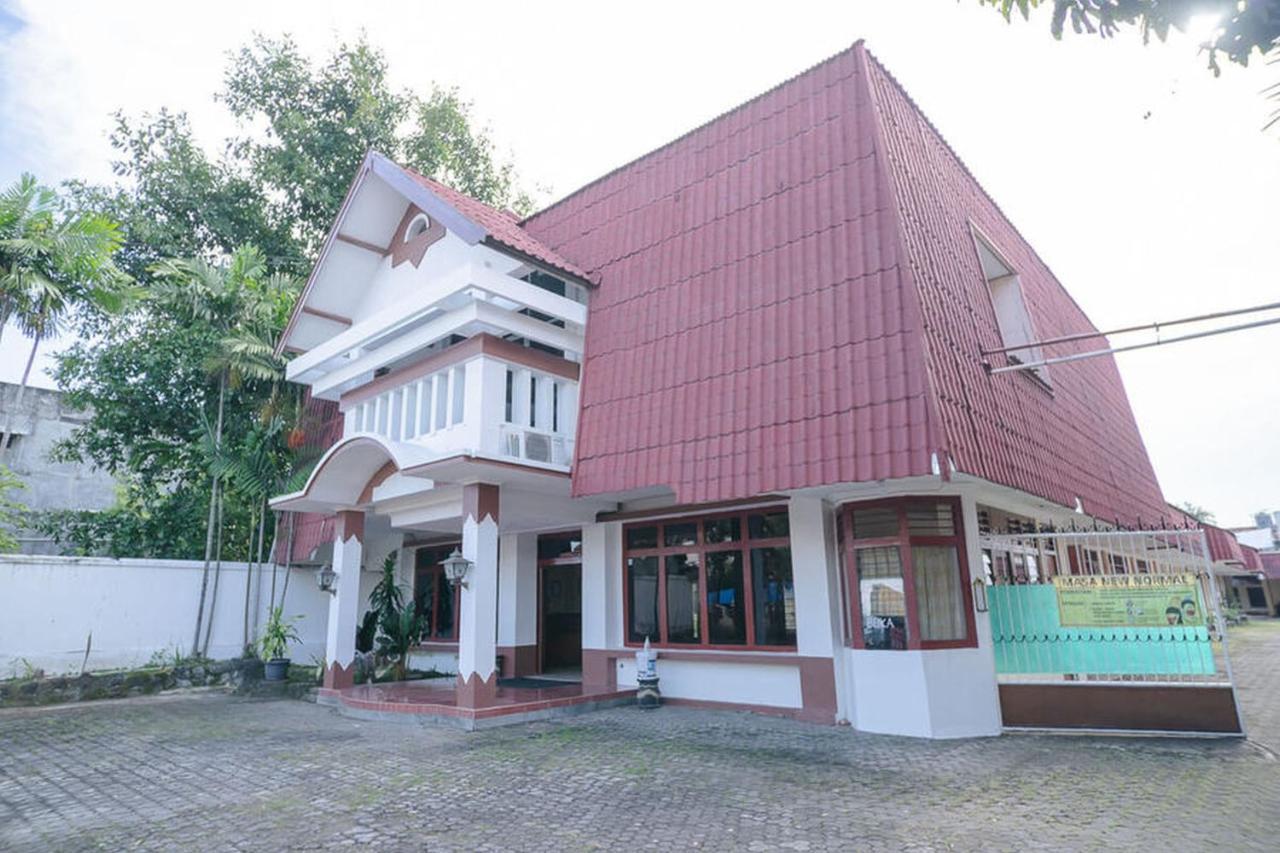 Отель Reddoorz Near Kampus 3 Uty Джокьякарта Экстерьер фото